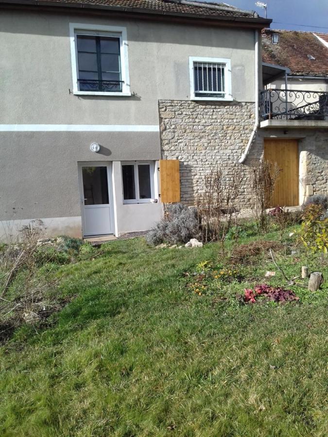 Agréable chambre meublée, vue sur la vallée de l'Auxois Villy-en-Auxois Esterno foto